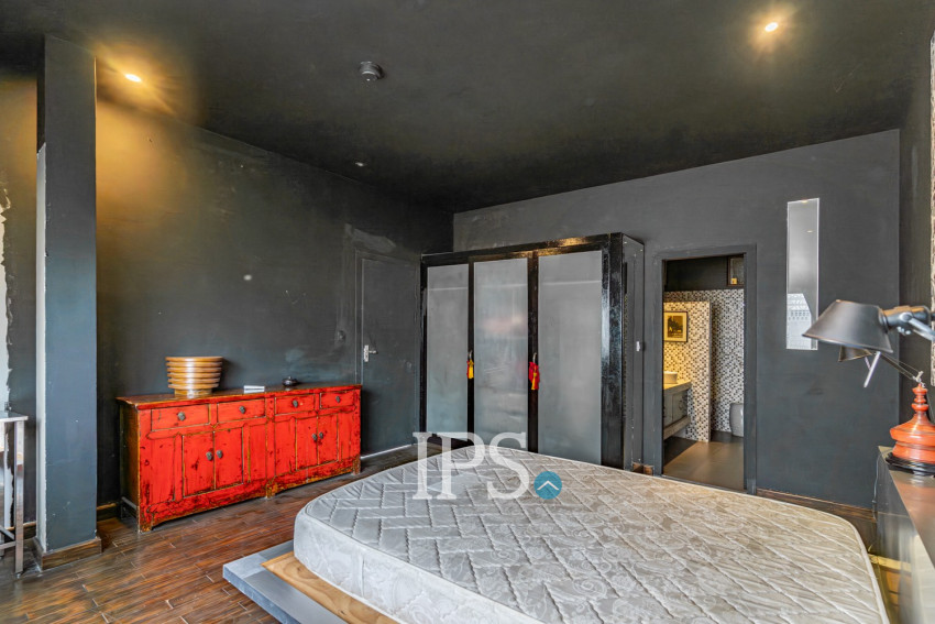 Renovated 2 Bedroom Apartment For Rent - Phsar Chas, Phnom Penh