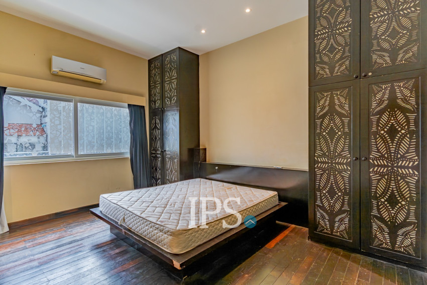Renovated 2 Bedroom Apartment For Rent - Phsar Chas, Phnom Penh