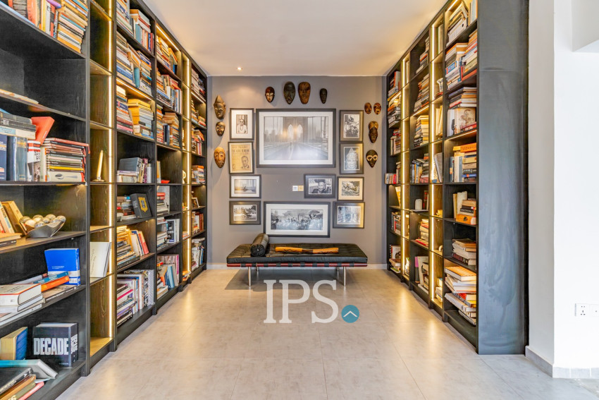 Renovated 2 Bedroom Apartment For Rent - Phsar Chas, Phnom Penh