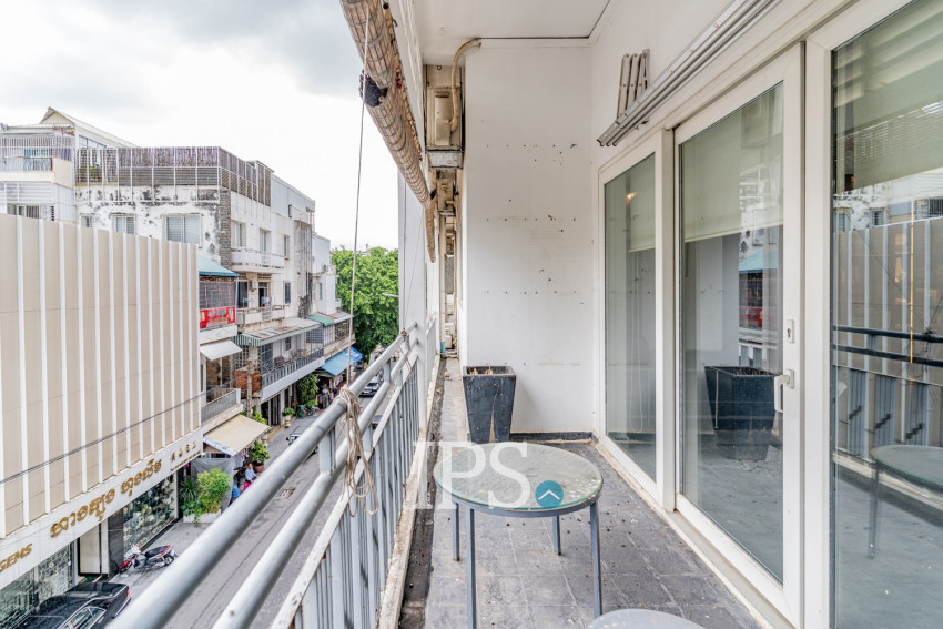 Renovated 2 Bedroom Apartment For Rent - Phsar Chas, Phnom Penh