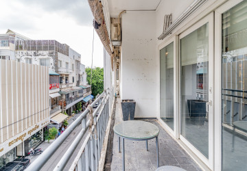 Renovated 2 Bedroom Apartment For Rent - Phsar Chas, Phnom Penh thumbnail