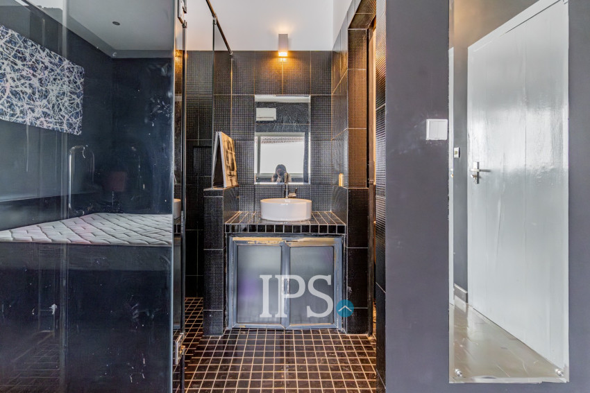 Renovated 2 Bedroom Apartment For Rent - Phsar Chas, Phnom Penh