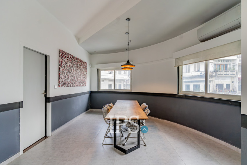 Renovated 2 Bedroom Apartment For Rent - Phsar Chas, Phnom Penh