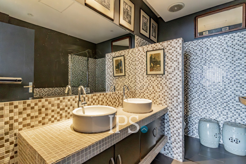 Renovated 2 Bedroom Apartment For Rent - Phsar Chas, Phnom Penh
