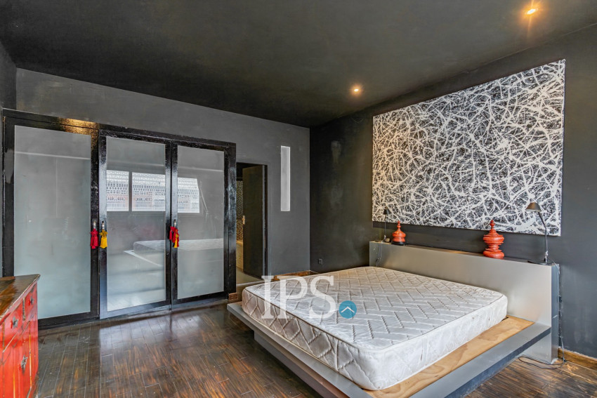 Renovated 2 Bedroom Apartment For Rent - Phsar Chas, Phnom Penh