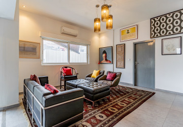 Renovated 2 Bedroom Apartment For Rent - Phsar Chas, Phnom Penh thumbnail