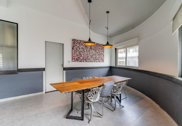 Renovated 2 Bedroom Apartment For Rent - Phsar Chas, Phnom Penh thumbnail