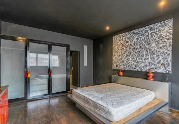 Renovated 2 Bedroom Apartment For Rent - Phsar Chas, Phnom Penh thumbnail