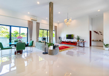 3 Bedroom Villa For Rent - Sangkat Siem Reap, Siem Reap thumbnail