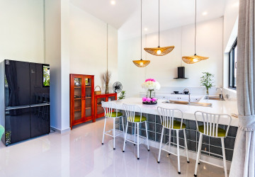 3 Bedroom Villa For Rent - Sangkat Siem Reap, Siem Reap thumbnail