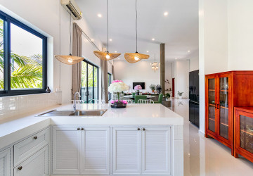 3 Bedroom Villa For Rent - Sangkat Siem Reap, Siem Reap thumbnail