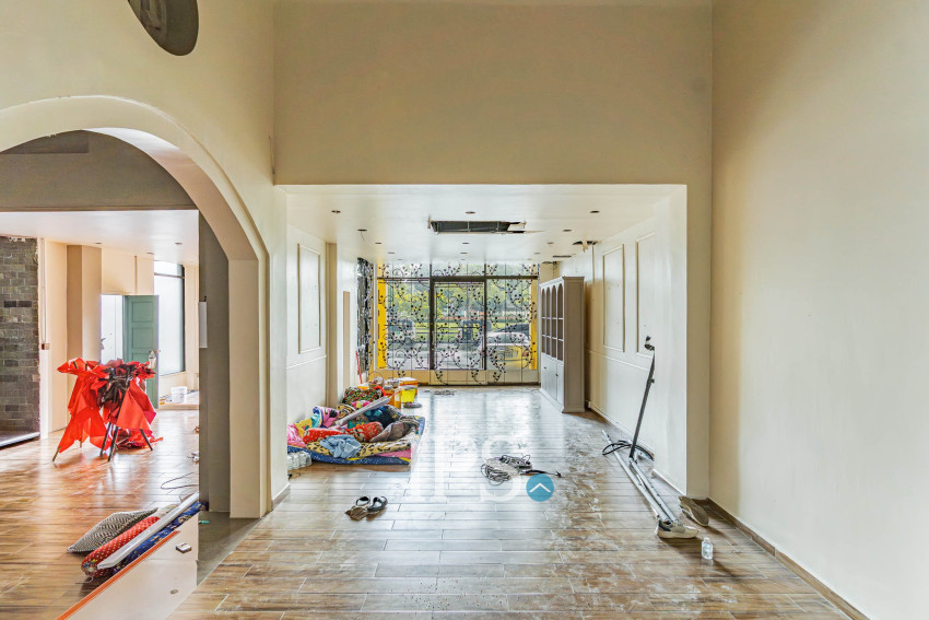 250 Sqm Commercial Building For Rent - Chakto Mukh, Phnom Penh