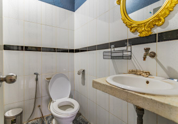 250 Sqm Commercial Building For Rent - Chakto Mukh, Phnom Penh thumbnail