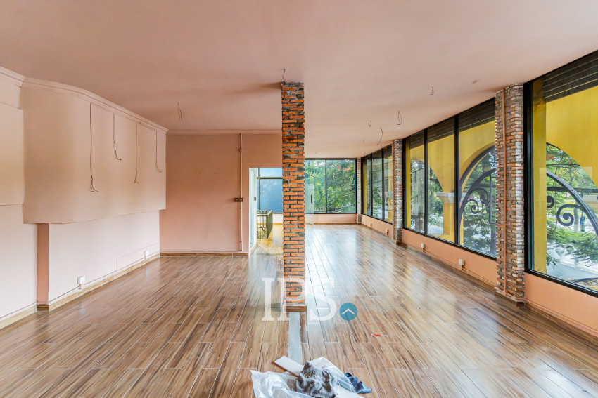 250 Sqm Commercial Building For Rent - Chakto Mukh, Phnom Penh