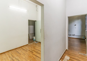 250 Sqm Commercial Building For Rent - Chakto Mukh, Phnom Penh thumbnail
