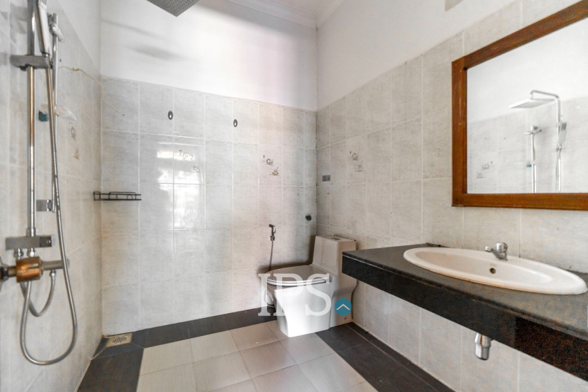 5 Bedroom Villa For Sale - Sala Kamreuk, Siem Reap