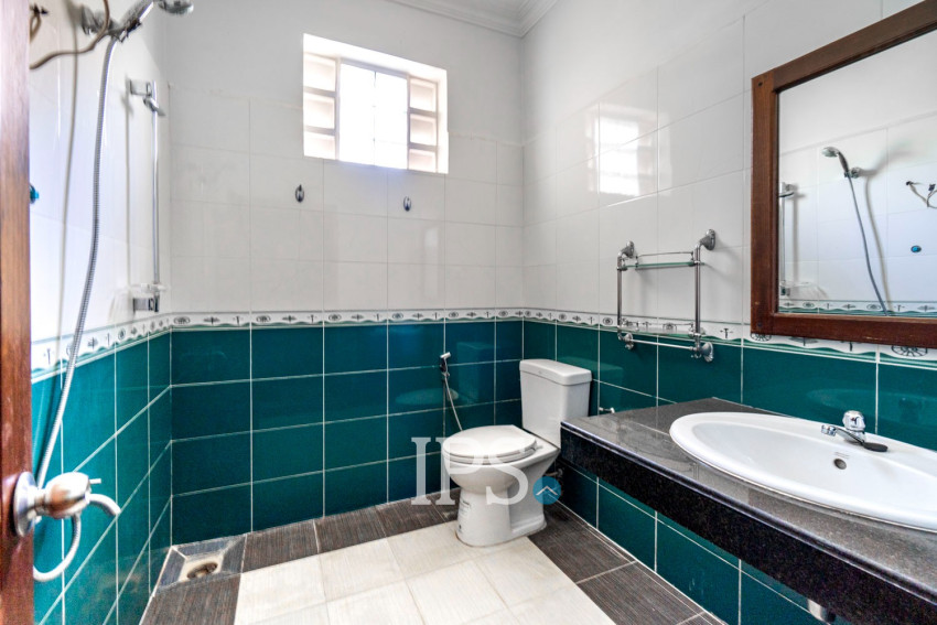 5 Bedroom Villa For Sale - Sala Kamreuk, Siem Reap