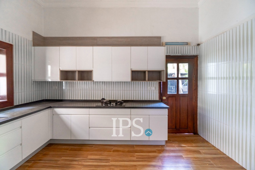 5 Bedroom Villa For Sale - Sala Kamreuk, Siem Reap