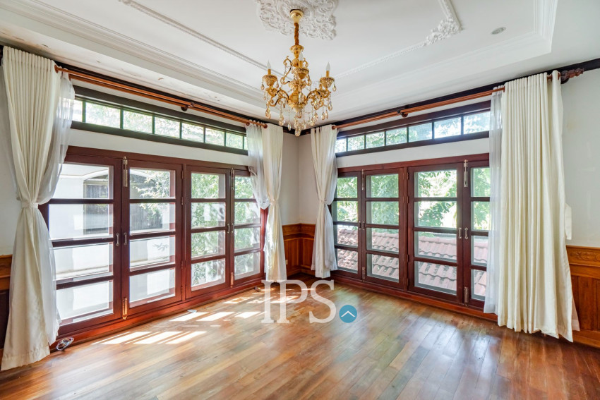 5 Bedroom Villa For Sale - Sala Kamreuk, Siem Reap