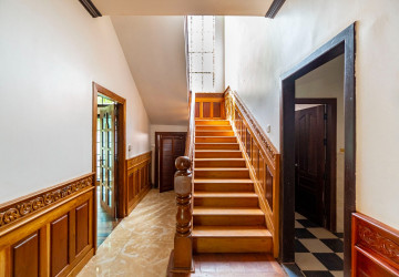 5 Bedroom Villa For Sale - Sala Kamreuk, Siem Reap thumbnail