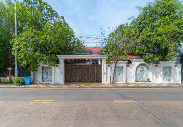 5 Bedroom Villa For Sale - Sala Kamreuk, Siem Reap thumbnail