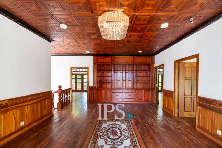 5 Bedroom Villa For Sale - Sala Kamreuk, Siem Reap