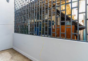 704 Sqm Commercial Building For Rent - Phsar Depou 2, Phnom Penh thumbnail