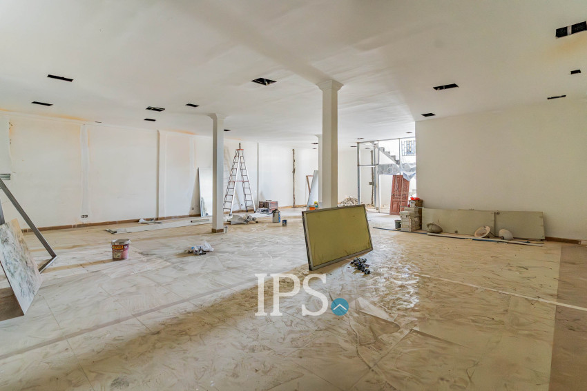 704 Sqm Commercial Building For Rent - Phsar Depou 2, Phnom Penh