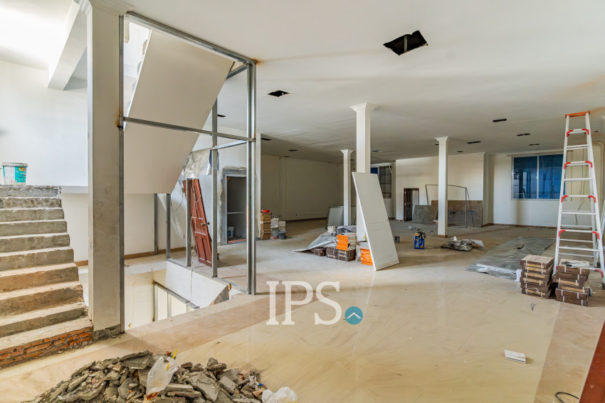 704 Sqm Commercial Building For Rent - Phsar Depou 2, Phnom Penh