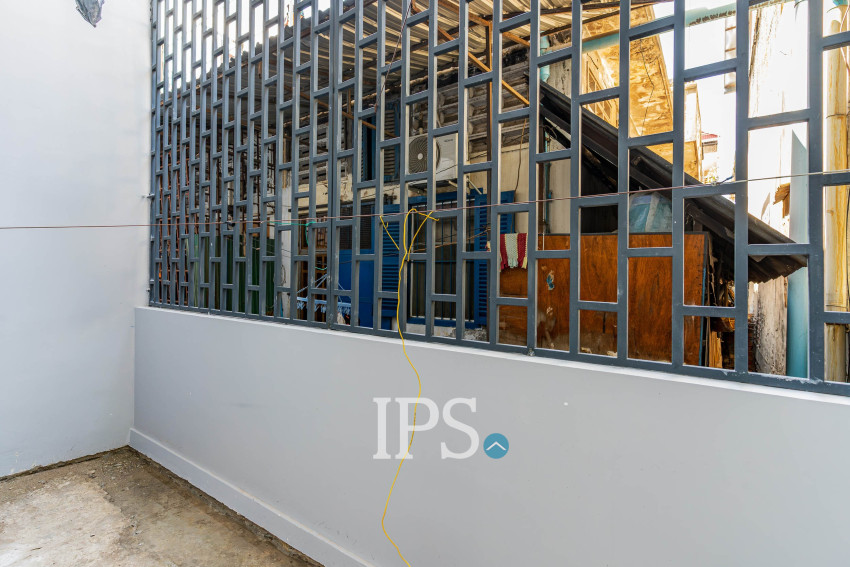 704 Sqm Commercial Building For Rent - Phsar Depou 2, Phnom Penh