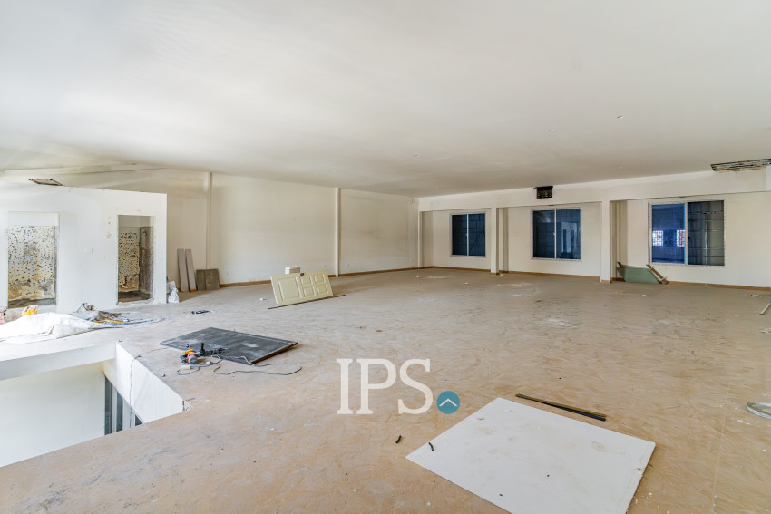 704 Sqm Commercial Building For Rent - Phsar Depou 2, Phnom Penh