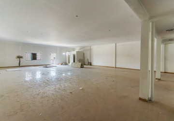 704 Sqm Commercial Building For Rent - Phsar Depou 2, Phnom Penh thumbnail