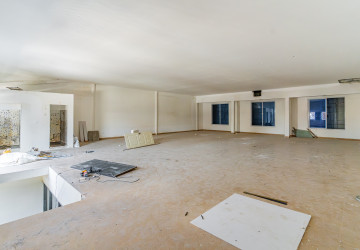 704 Sqm Commercial Building For Rent - Phsar Depou 2, Phnom Penh thumbnail