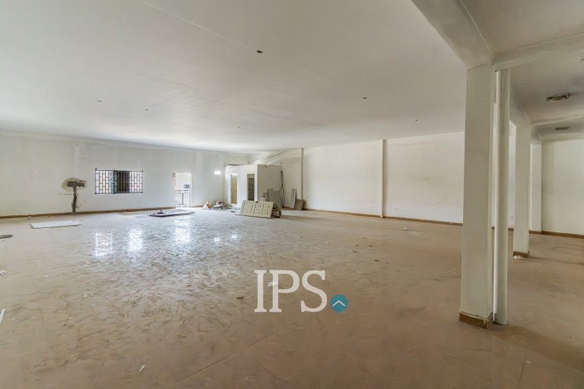 704 Sqm Commercial Building For Rent - Phsar Depou 2, Phnom Penh