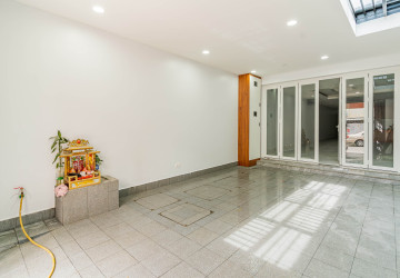 120 Sqm Retail Space For Rent - BKK1, Phnom Penh thumbnail