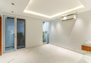 120 Sqm Retail Space For Rent - BKK1, Phnom Penh thumbnail