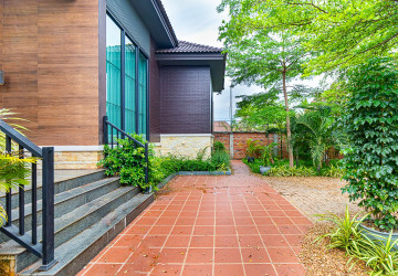 3 Bedroom House For Rent - Chreav, Siem Reap thumbnail