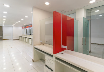 528 Sqm Commercial Building For Rent - Ta Khmau, Phnom Penh thumbnail