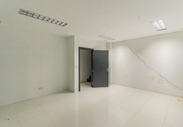 528 Sqm Commercial Building For Rent - Ta Khmau, Phnom Penh thumbnail