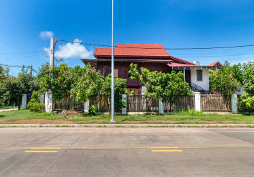 2 Bedroom Wooden House For Rent - Svay Dangkum, Siem Reap thumbnail