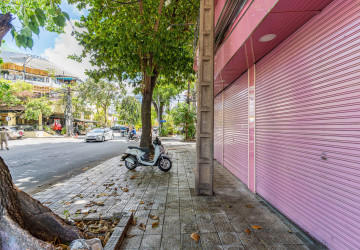 94 Sqm Retail Space For Rent - Chakto Mukh, Phnom Penh thumbnail