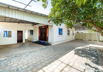 4 Bedroom House For Rent - Kouk Chork, Siem Reap thumbnail