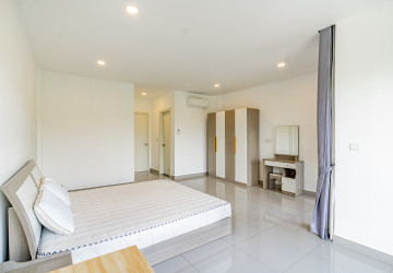 4 Bedroom Link Villa For Rent - Chip Mong 598, Chrang Chamres 1, Phnom Penh thumbnail