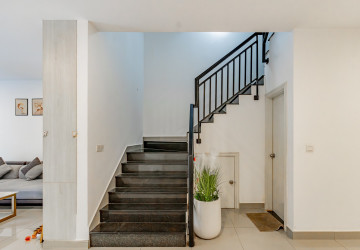 4 Bedroom Link Villa For Rent - Chip Mong 598, Chrang Chamres 1, Phnom Penh thumbnail