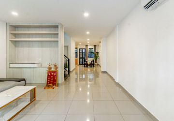 4 Bedroom Link Villa For Rent - Chip Mong 598, Chrang Chamres 1, Phnom Penh thumbnail