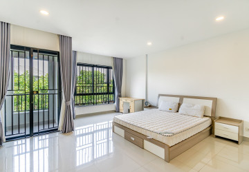 4 Bedroom Link Villa For Rent - Chip Mong 598, Chrang Chamres 1, Phnom Penh thumbnail