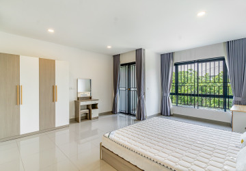 4 Bedroom Link Villa For Rent - Chip Mong 598, Chrang Chamres 1, Phnom Penh thumbnail