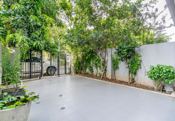 4 Bedroom Link Villa For Rent - Chip Mong 598, Chrang Chamres 1, Phnom Penh thumbnail