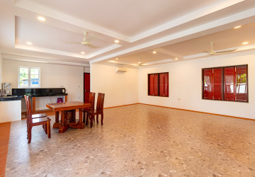 2 Bedroom House For Rent - Sangkat Siem Reap, Siem Reap thumbnail