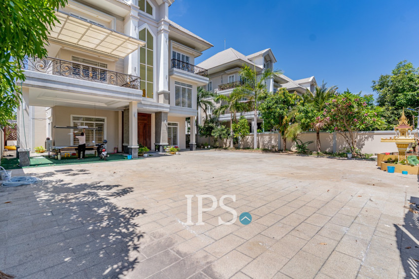 5 Bedroom Villa For Rent - Nirouth, Phnom Penh